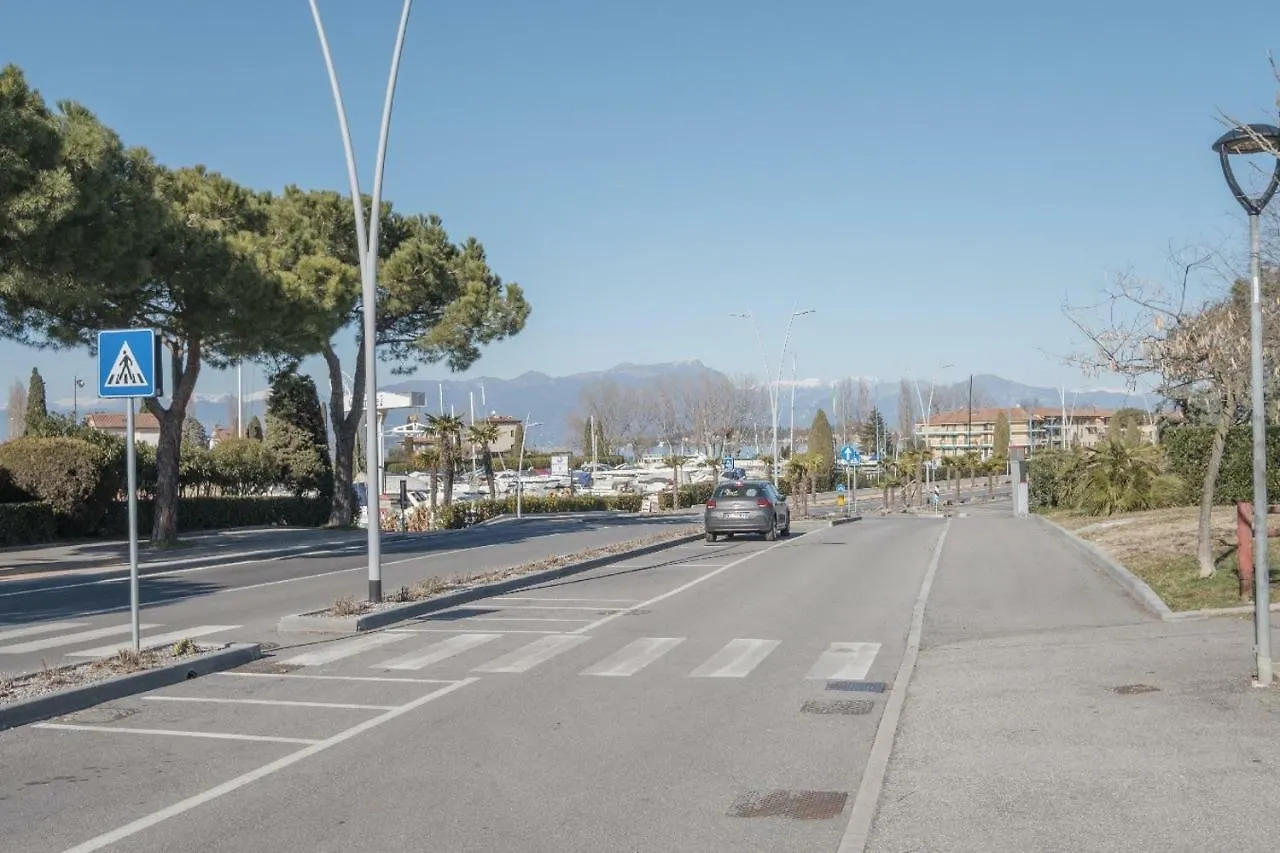 Porto Azzurro Apartment Sirmione